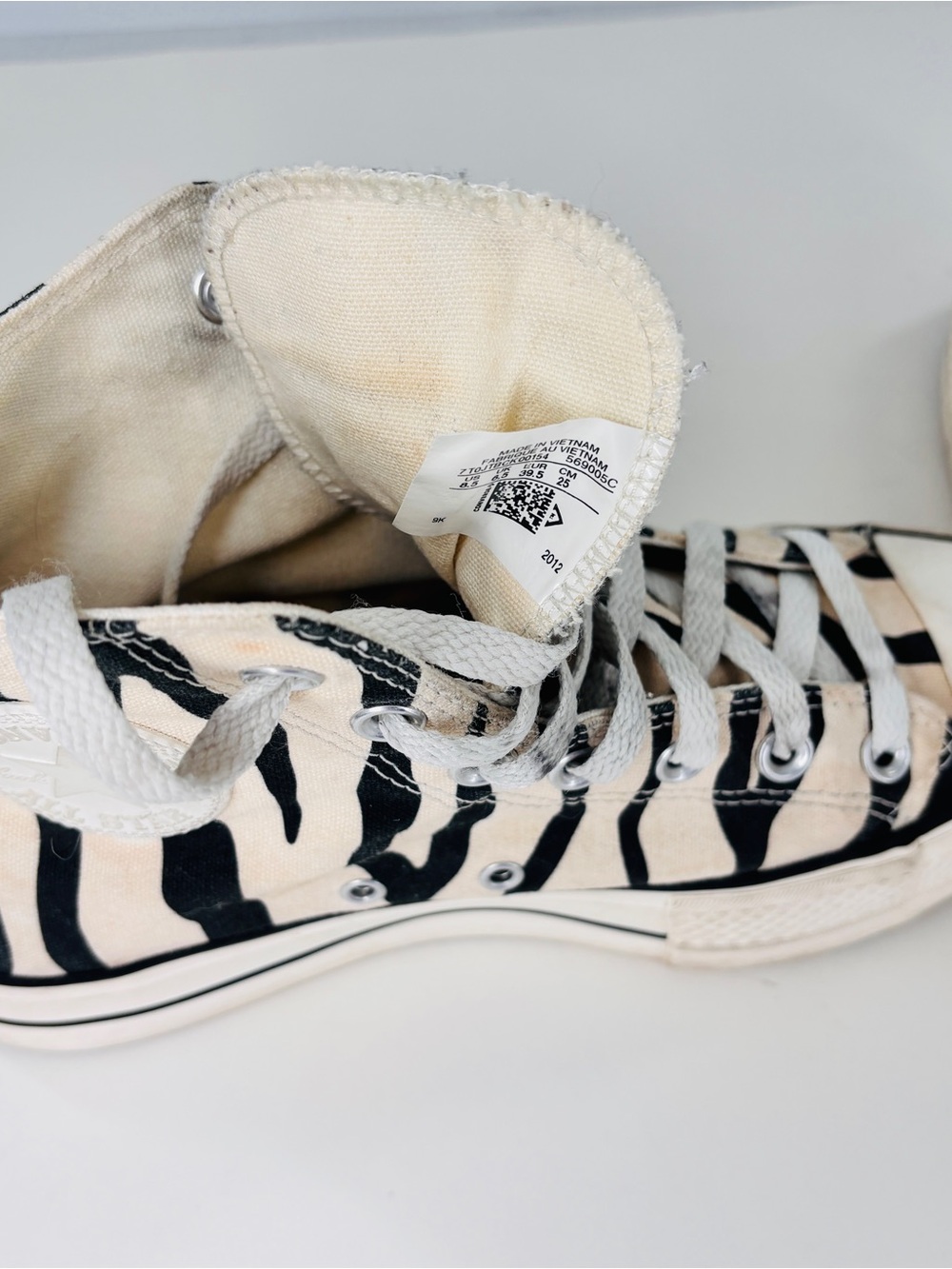 Converse High-Top Women’s Sneakers in Black & Cream Zebra Print Size 8.5 - Picture 5 of 6
